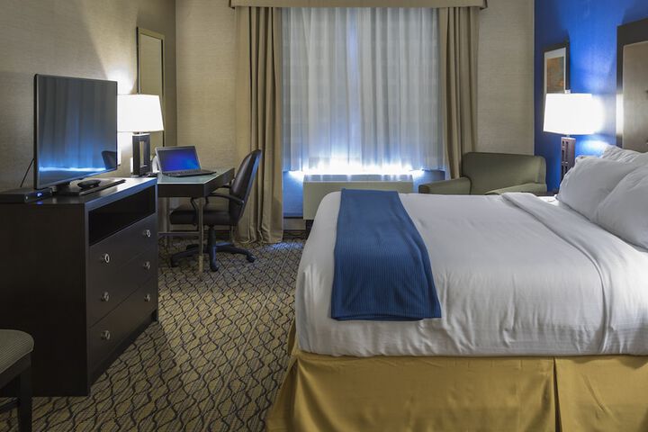 Holiday Inn Express & Suites Thunder Bay by IHG