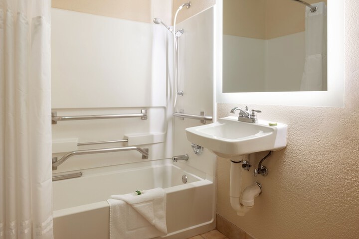Room 15 of 26