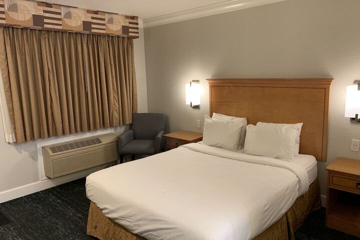 Room 26 of 40