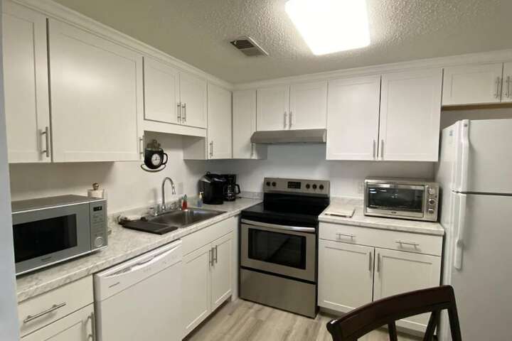 Uhost AI 2BR Condo Scenic Mountain Retreat