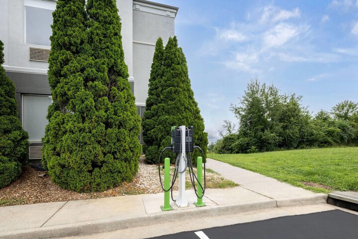 Wingate by Wyndham Dublin Near Claytor Lake State Park