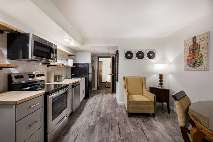 Room 32 of 48