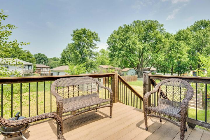 Cozy Missouri Retreat w / Deck & Grill Near Hiking
