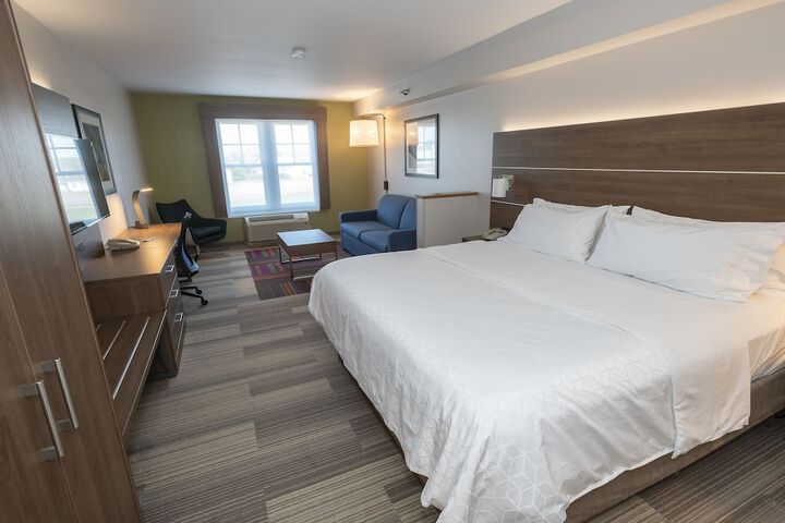 Holiday Inn Express Hotel & Suites Iron Mountain by IHG