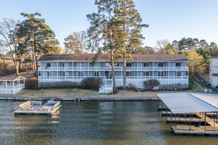 The Hamilton - Lakefront & Studio Suites Hot Springs