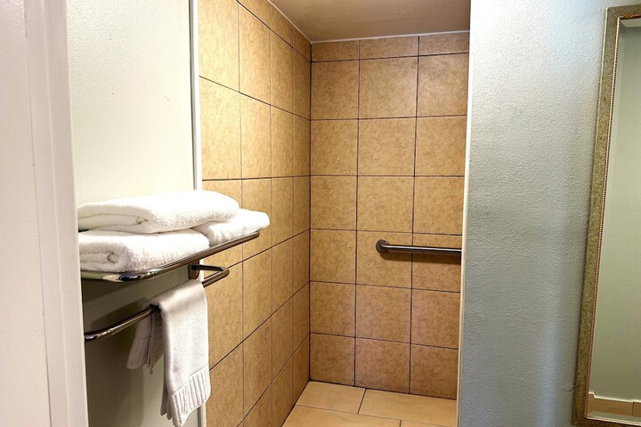 Days Inn by Wyndham Pensacola - Historic Downtown