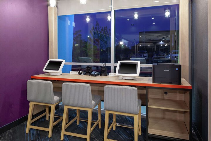 Business Center 18 of 18