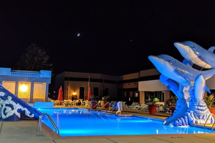 Grand Marquis Waterpark Hotel & Suites