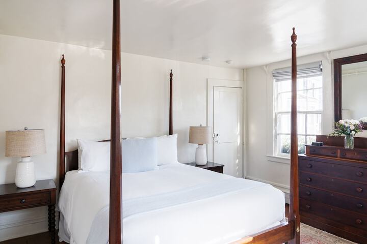 Room 35 of 53
