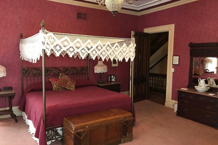 Room 57 of 94