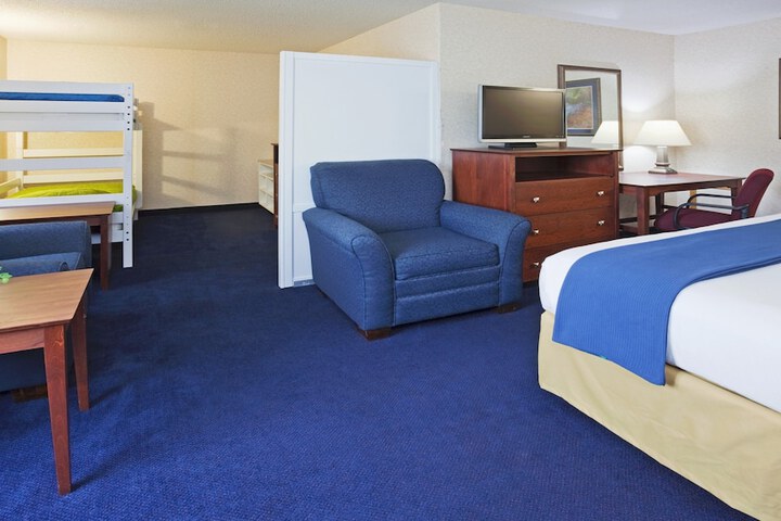 Room 9 of 37