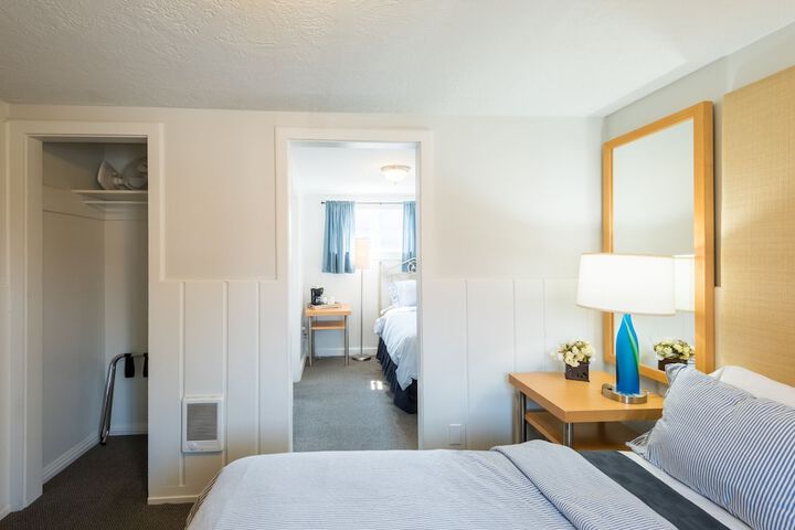 Room 33 of 72