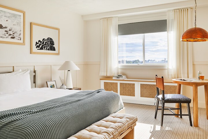 Room 15 of 37