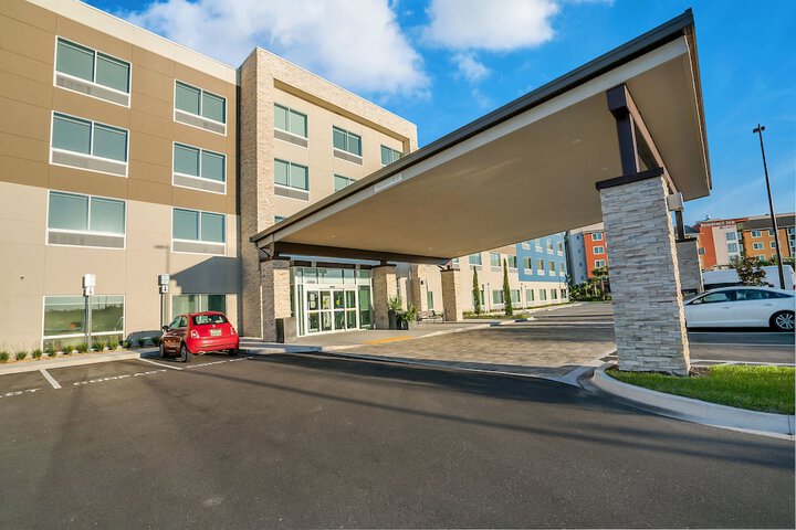 Hotel 5 of 56