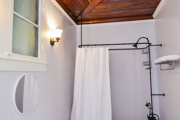 Room 6 of 27