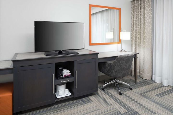 Room 11 of 38