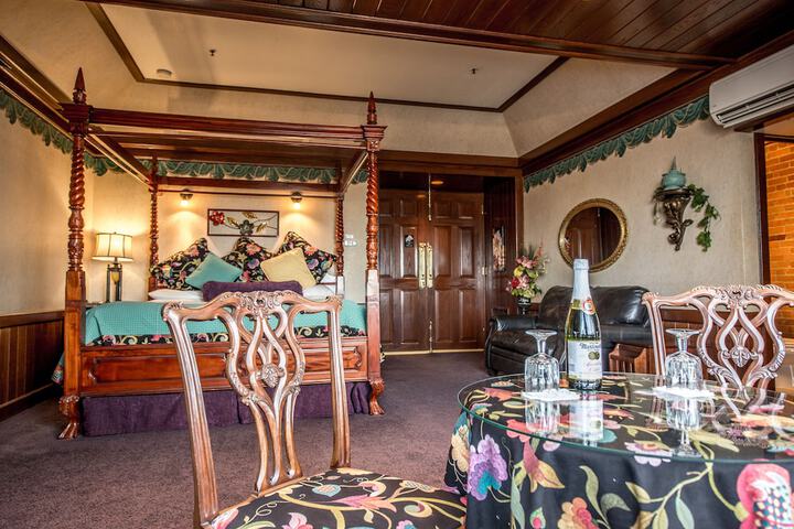 Room 15 of 204