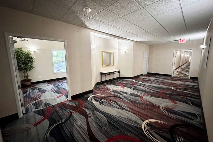 Ballroom/Hall 95 of 109