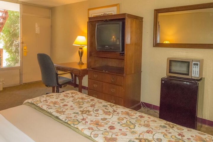 Room 17 of 27