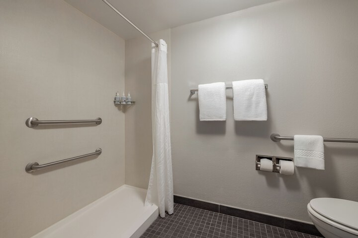Courtyard by Marriott North Charleston Airport / Coliseum