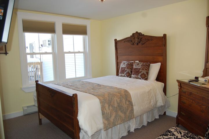 Room 102 of 129