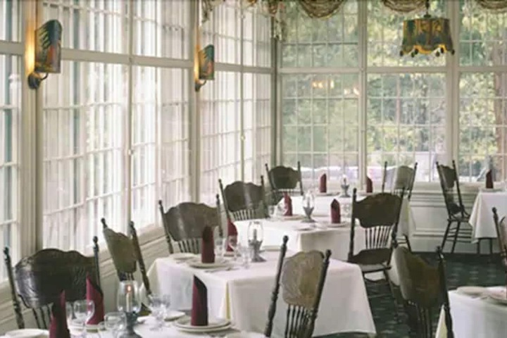 Wawona Hotel