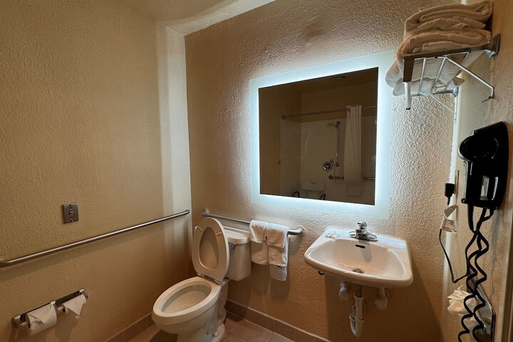 Room 9 of 29