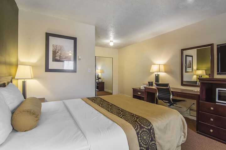 Room 10 of 30