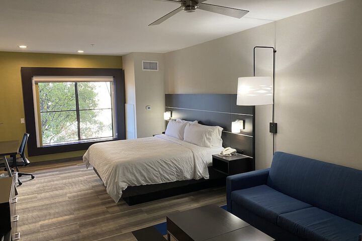 Room 14 of 78