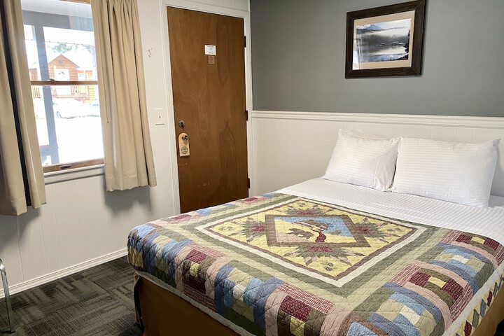 Trail Lake Lodge