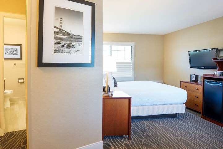 Room 25 of 66
