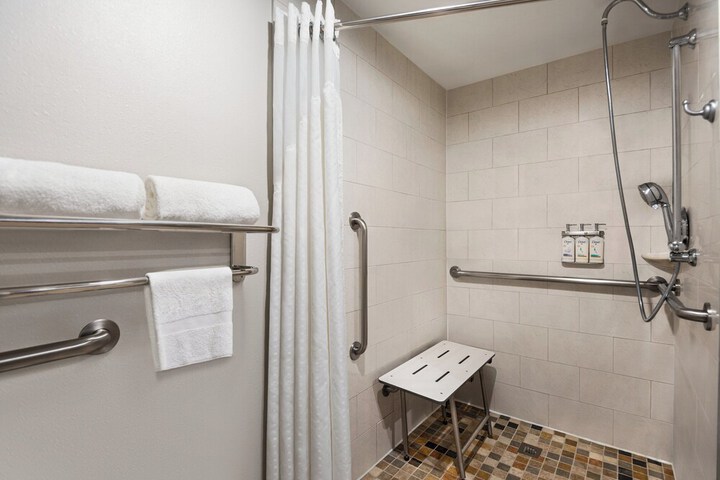 Holiday Inn Express Hotel & Suites Fredericksburg by IHG