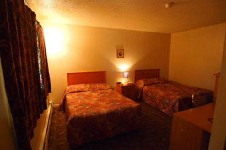 Lakeside Motor Inn