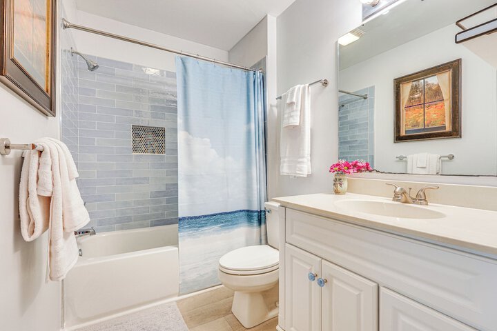 Oak Island Beachfront Condo w / Community Pool