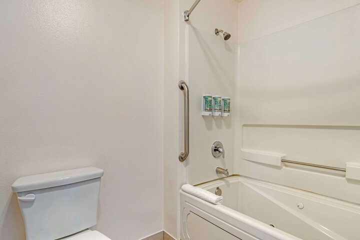Room 15 of 33