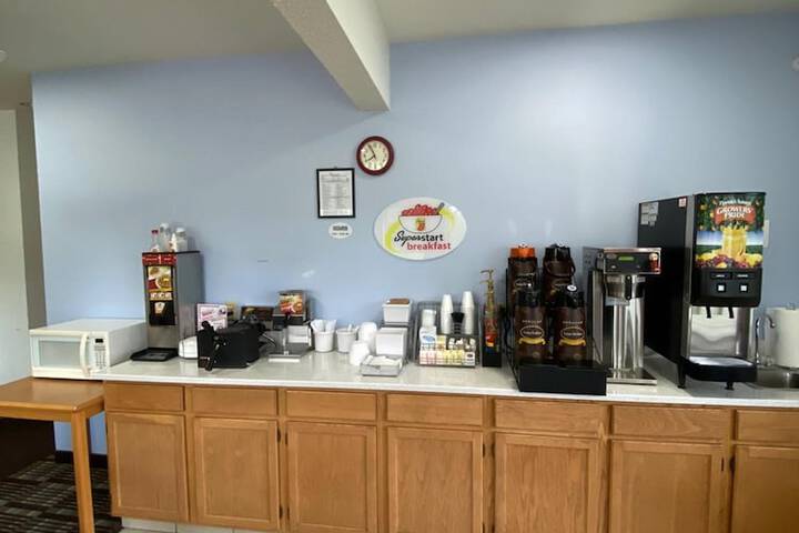 Breakfast/Coffee Service 25 of 29