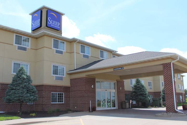 Sleep Inn & Suites North Liberty - Liberty City
