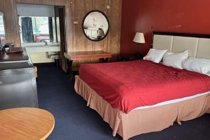 Room 12 of 12