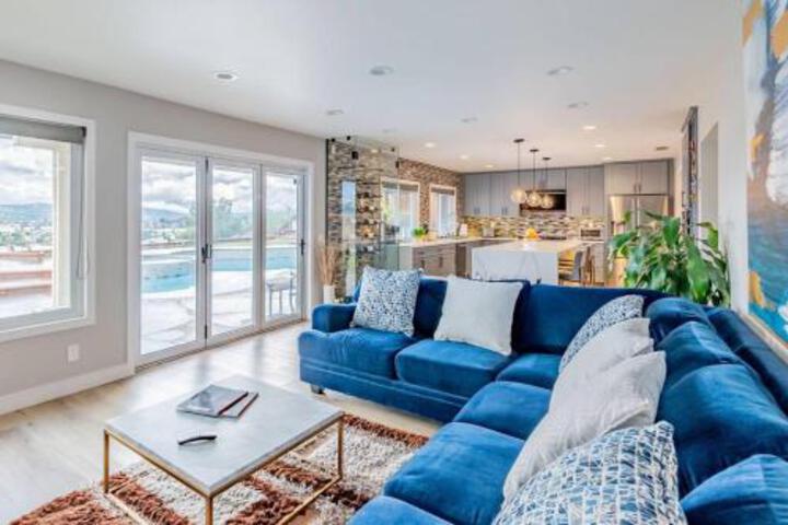 Luxurious 5B4B Home with Pool and View