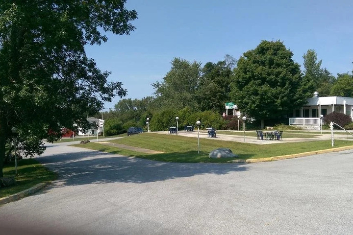 THE CADILLAC MOTEL