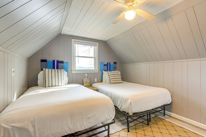 Discover Lakeside Bliss at Jackson Lake!