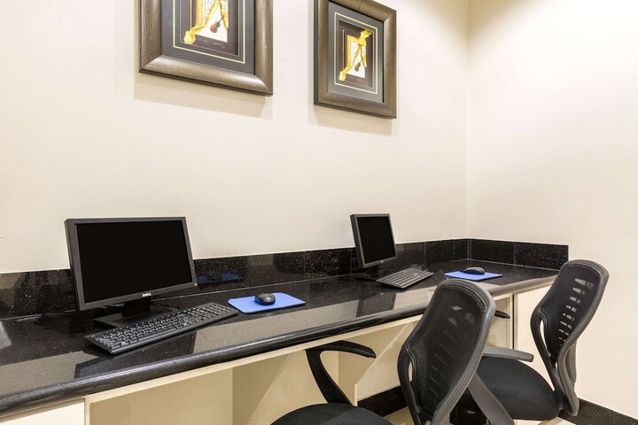 Business Center 36 of 36