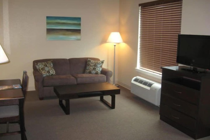 Ambassador Inn & Suites