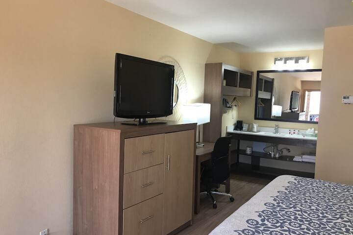 Room 33 of 43
