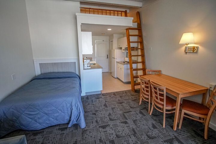 Room 19 of 33