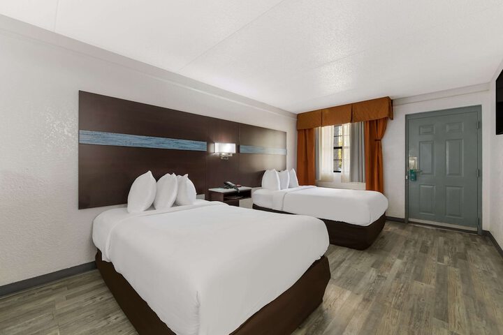 Room 10 of 39