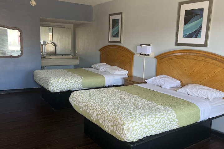Room 14 of 16