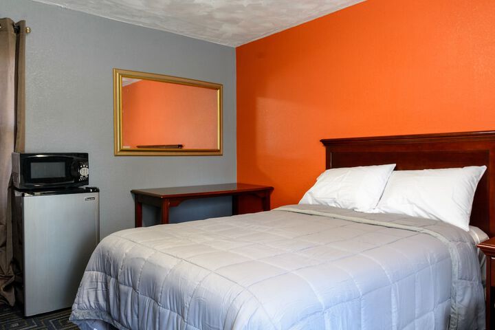 Room 6 of 14