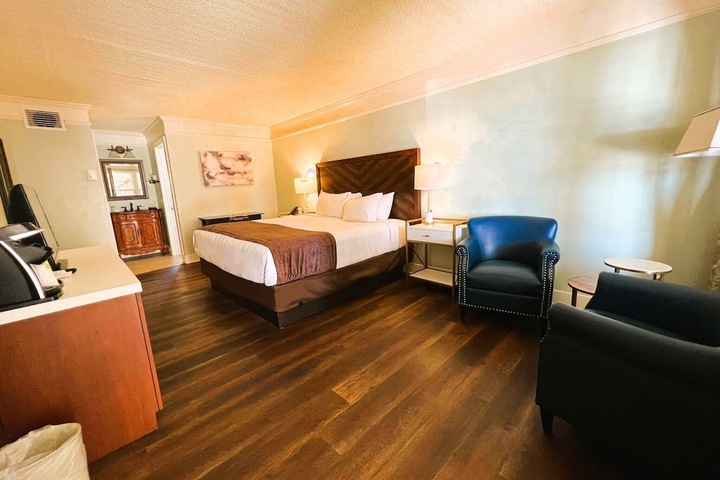 Room 6 of 17