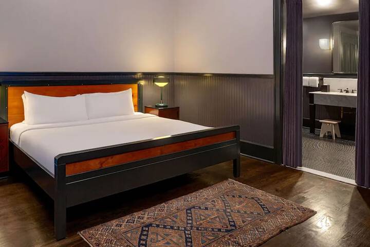 Room 28 of 84